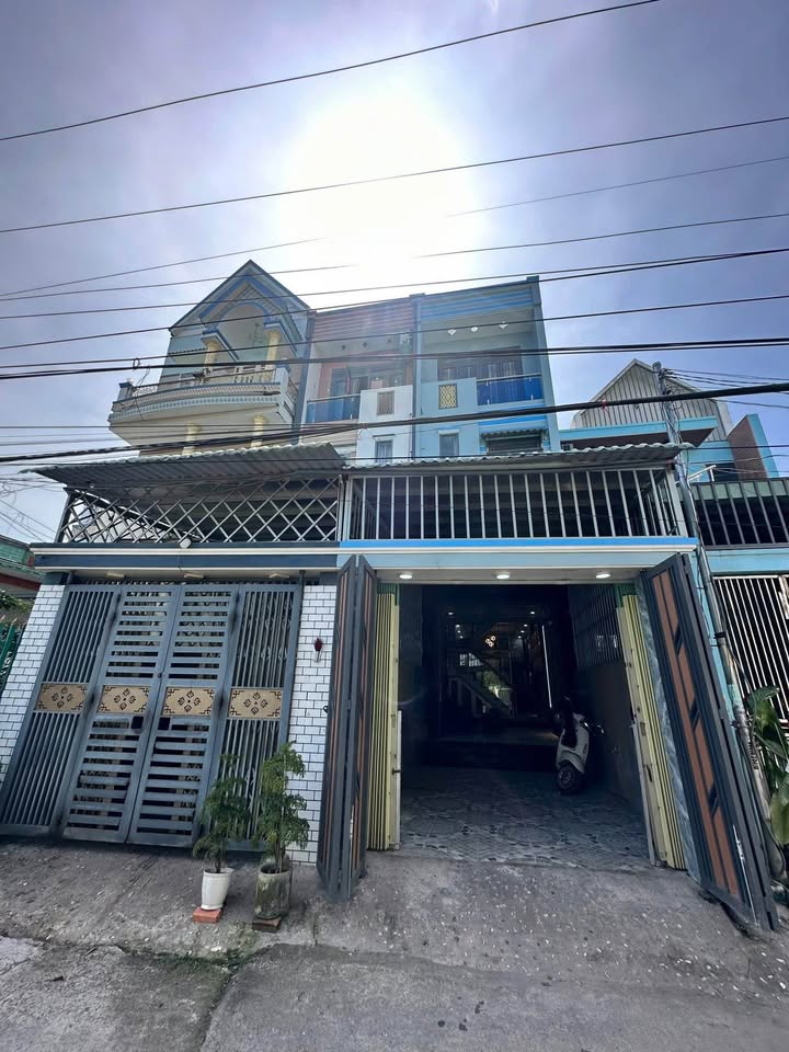 Nhà 2 Lầu Mặt Tiền Kinh Doanh Hưng Long Bình Chánh 77m² giá 2.75 tỷ - Cơ hội đầu tư hấp dẫn!