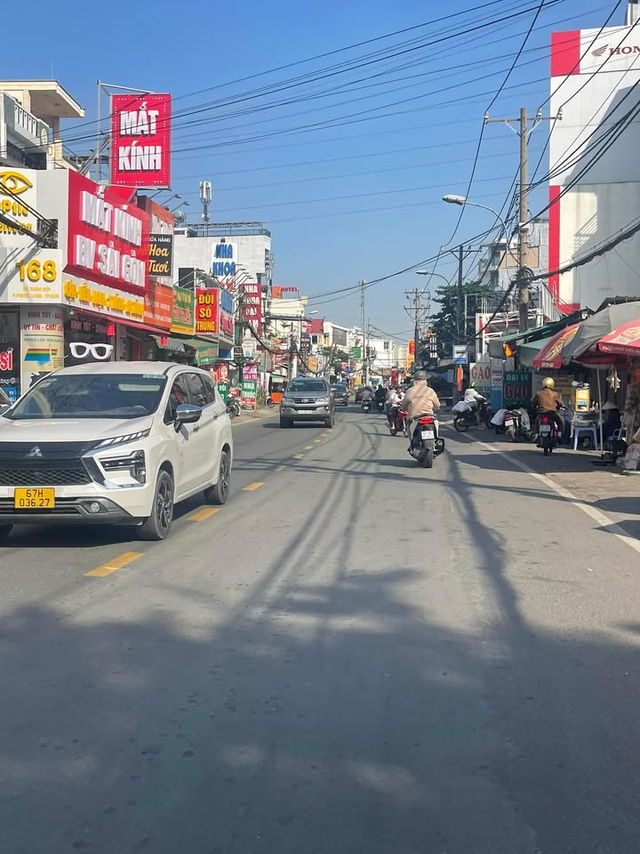 FrontHouse mặt tiền Đỗ Xuân Hợp, Phước Long B, Quận 9 giá 22 tỷ - Tiềm năng kinh doanh lớn!