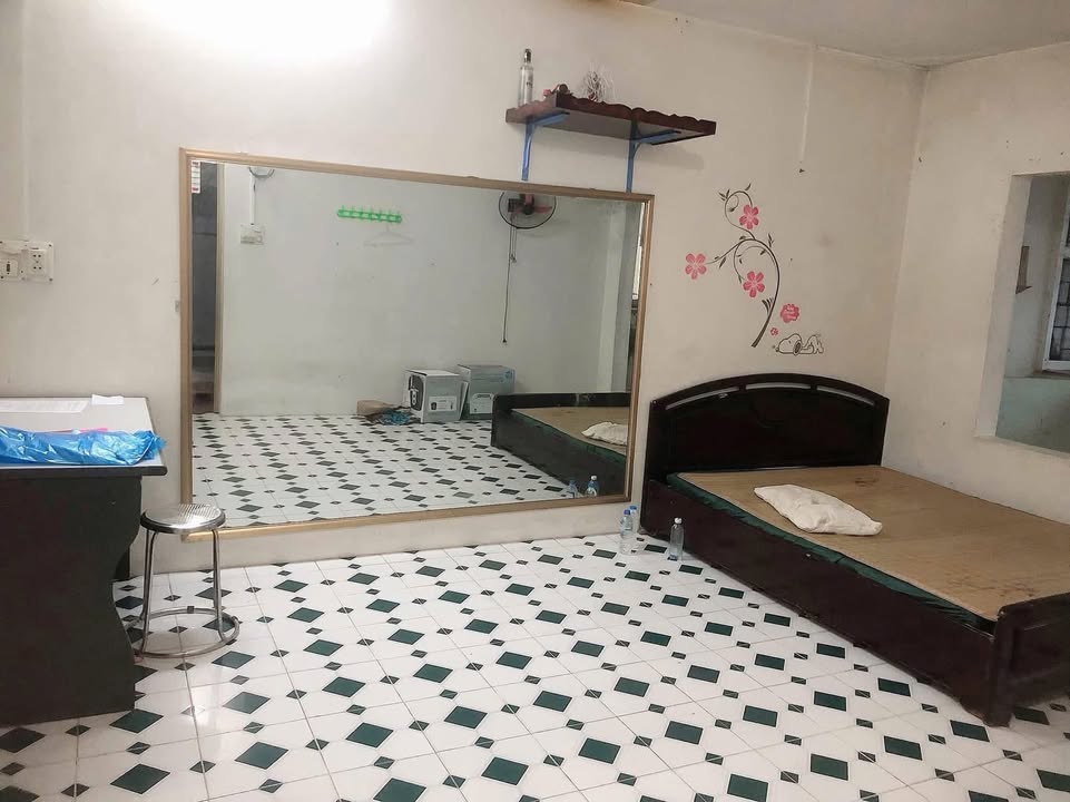 Phòng cho thuê tầng 4 nhà A23, Tân Thịnh - An ninh tốt, tiện nghi đầy đủ