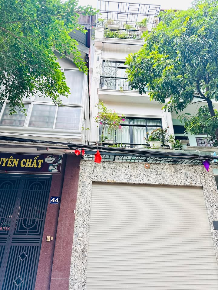 FrontHouse Hoàng Quốc Việt 50m² giá 21 tỷ - Kinh doanh thuận lợi!