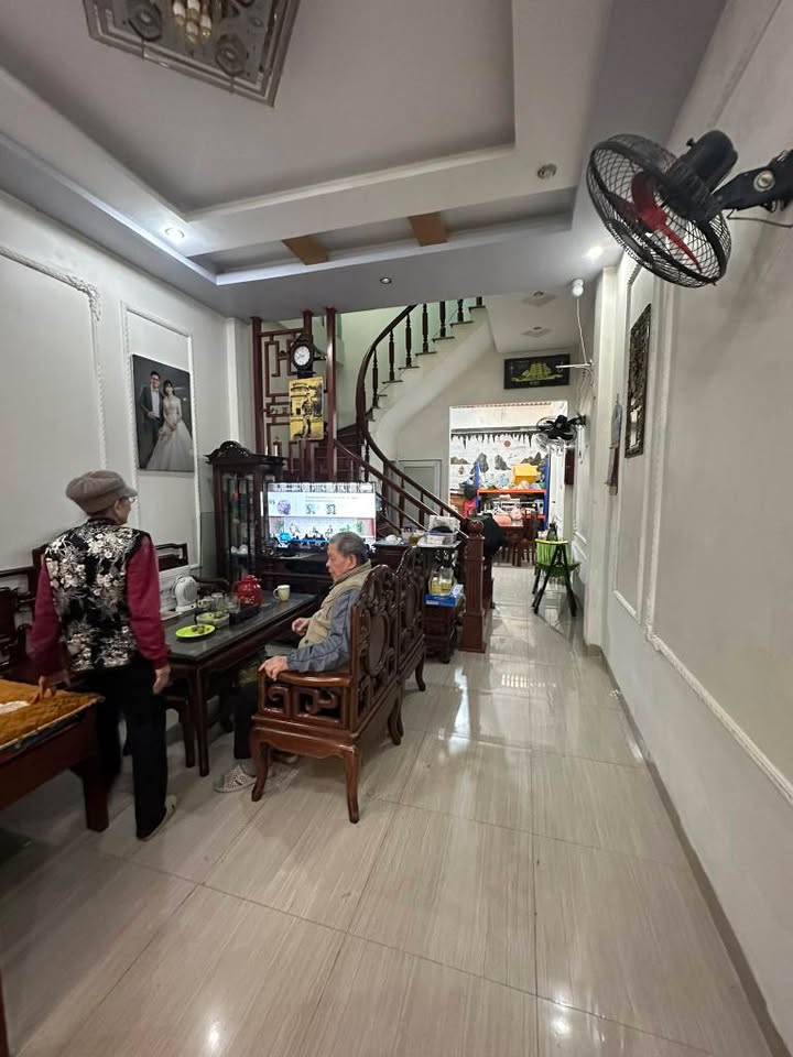 Bán nhà 3 tầng Ngõ Liên Cơ, Lê Hồng Phong 50m² giá 2.5 tỷ - Vị trí trung tâm, dân trí cao!