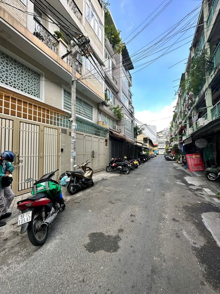Nhà hẻm xe hơi Phan Văn Trị Q5 45m² giá 9 tỷ - Vị trí đắc địa, tiện nghi!