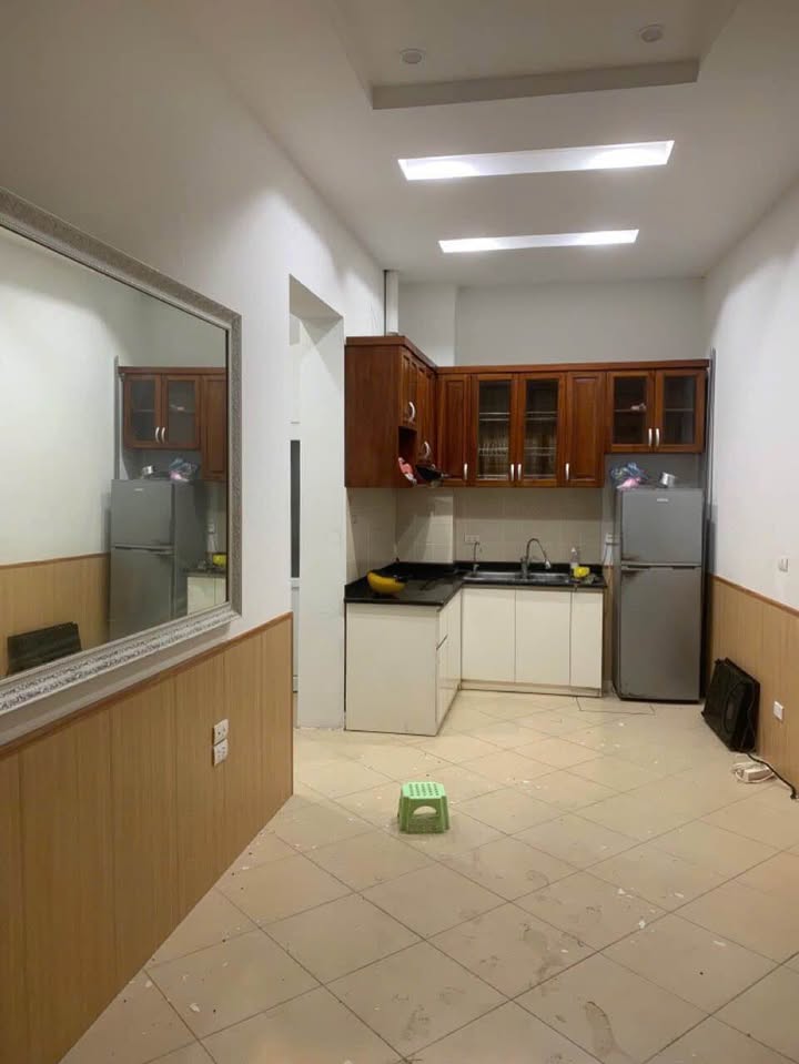 Nhà cho thuê Hoàng Cầu, Đống Đa 35m² giá 13 triệu - Nội thất đầy đủ, mới sửa sang!