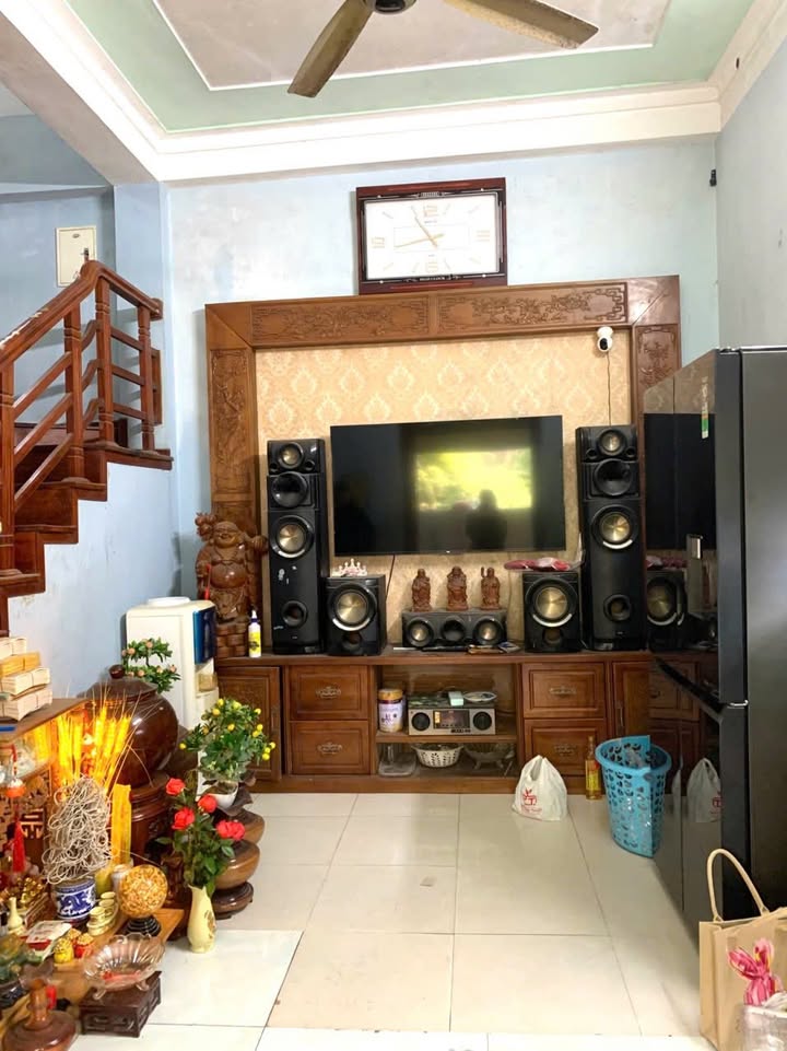 Nhà 2 tầng 1 tum tại Nam Ngạn 60m² giá 1 tỷ - Hướng Tây Nam, ngõ xe máy