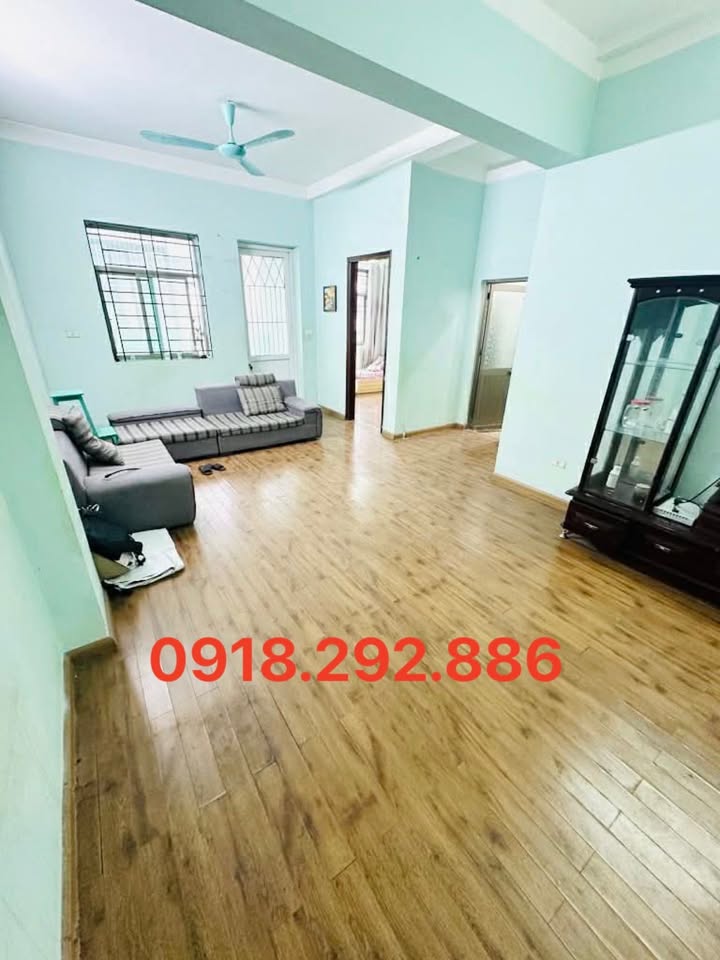 Chung cư Việt Hưng Long Biên 77m² giá 3.95 tỷ - Sổ hồng chính chủ, tiện ích vượt trội!