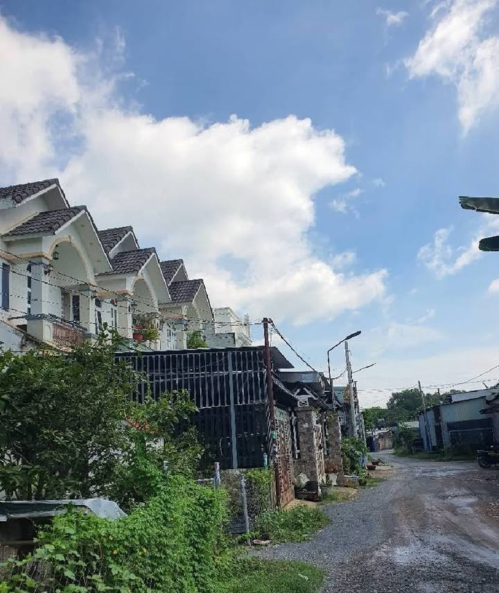 Đất nền 106m² tại Dĩ An, Bình Dương chỉ 2 tỷ - Sổ hồng chính chủ, đường xe tải thông thoáng!