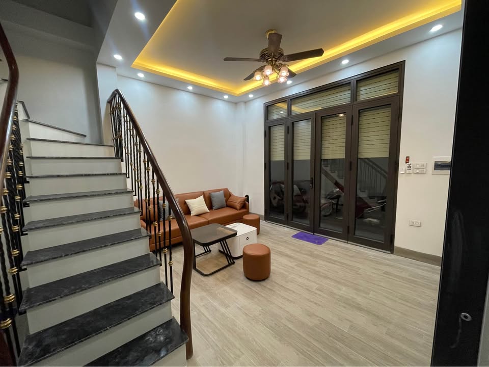 Nhà phố Ngõ Văn Hương, Đống Đa 32m² giá 6 tỷ - Sẵn sàng vào ở ngay!