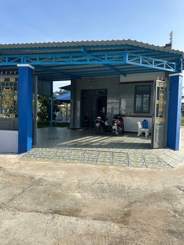 Nhà vườn 300m² Tân Trụ - Giá chỉ 2.65 tỷ - Sẵn sàng vào ở ngay!