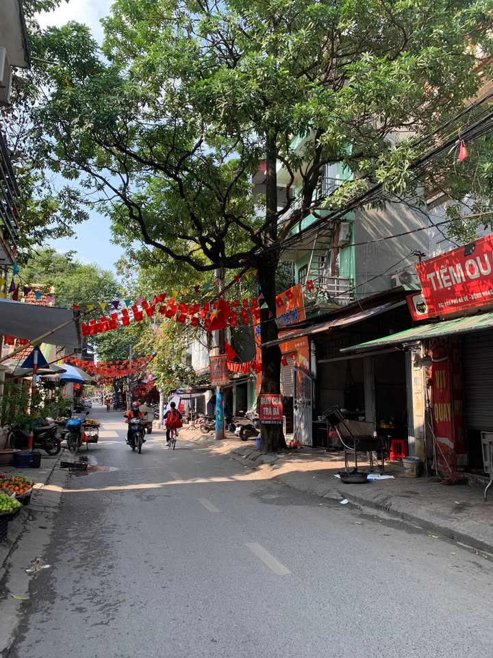 Nhà phố Đông Ngạc 40m² giá 9 tỷ - Vị trí đắc địa, thang máy sang trọng!