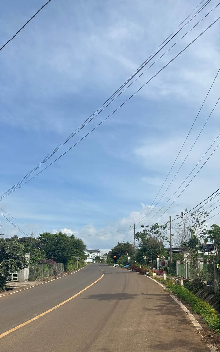 Đất thổ cư Di Linh 200m² giá 1.1 tỷ - Gần chợ tiện lợi!