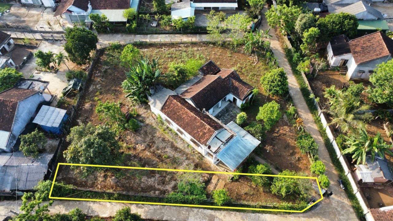 Đất thổ cư lô góc tại Thôn Sơn Tây, Sơn Thành Tây, 270m² giá 300 triệu - Sổ riêng, oto vào tận nơi!