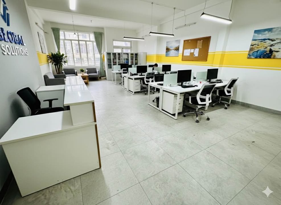 Cho thuê nhà 3 tầng mặt tiền Núi Thành, Hải Châu - Diện tích 180m², giá 45 triệu/tháng - Phù hợp làm showroom!