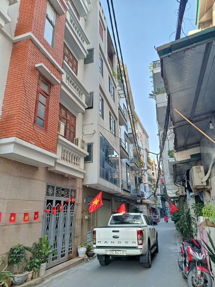 Nhà phố Xuân La, Tây Hồ 42m² giá 11 tỷ - Ô tô đỗ cửa, gần Hồ Tây!