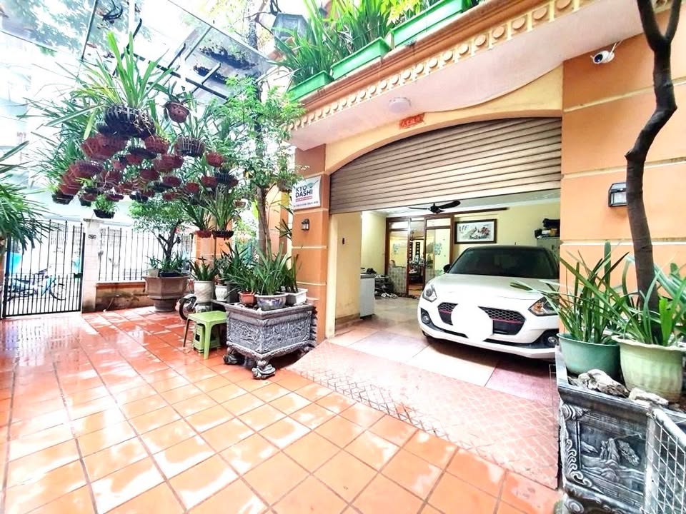 Biệt thự Xã Đàn Đống Đa 161m² giá 65 tỷ - Mặt tiền quyền lực và cây cảnh xanh mát!