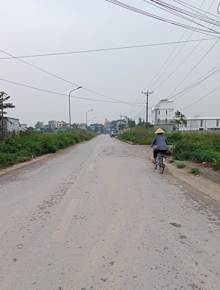 Nhà 2 tầng Phường Quảng Thịnh 100m² giá 2 tỷ - Thiết kế hiện đại, sẵn sàng vào ở!