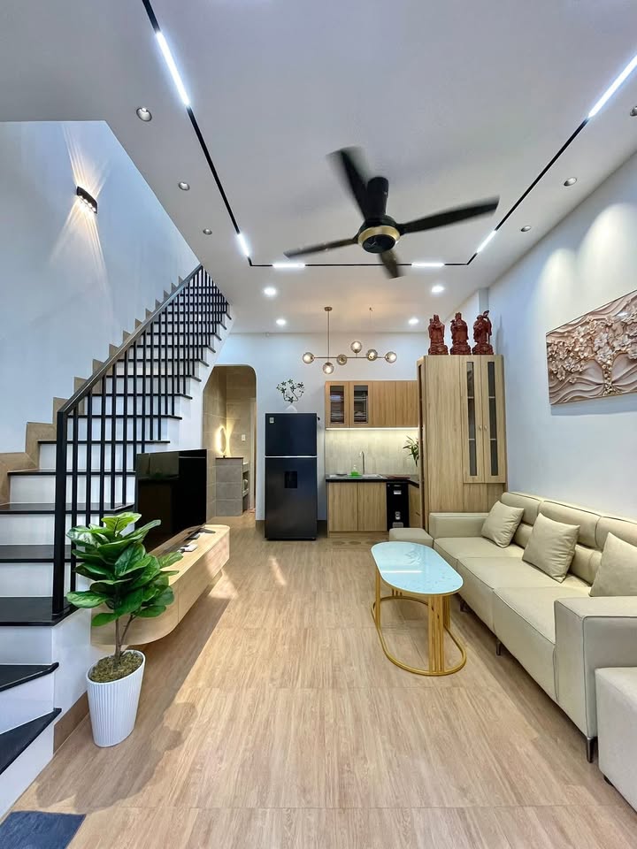 Nhà đẹp Tân Sơn Nhì 34.8m² giá 5.x tỷ - Sát mặt tiền, tặng nội thất xịn!