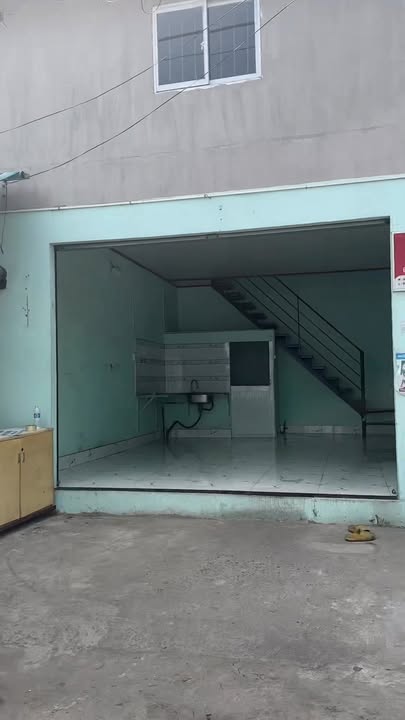 Cho thuê mặt bằng 98A Lã Xuân Oai 25m² giá 18 triệu - Mặt bằng mới tiện lợi!