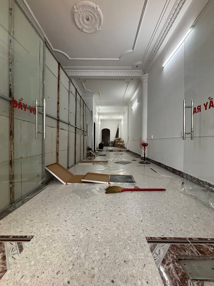 Cho thuê mặt bằng kinh doanh mặt tiền Hồ Bá Kiện, Quận 10 - Diện tích 87m², giá thỏa thuận!