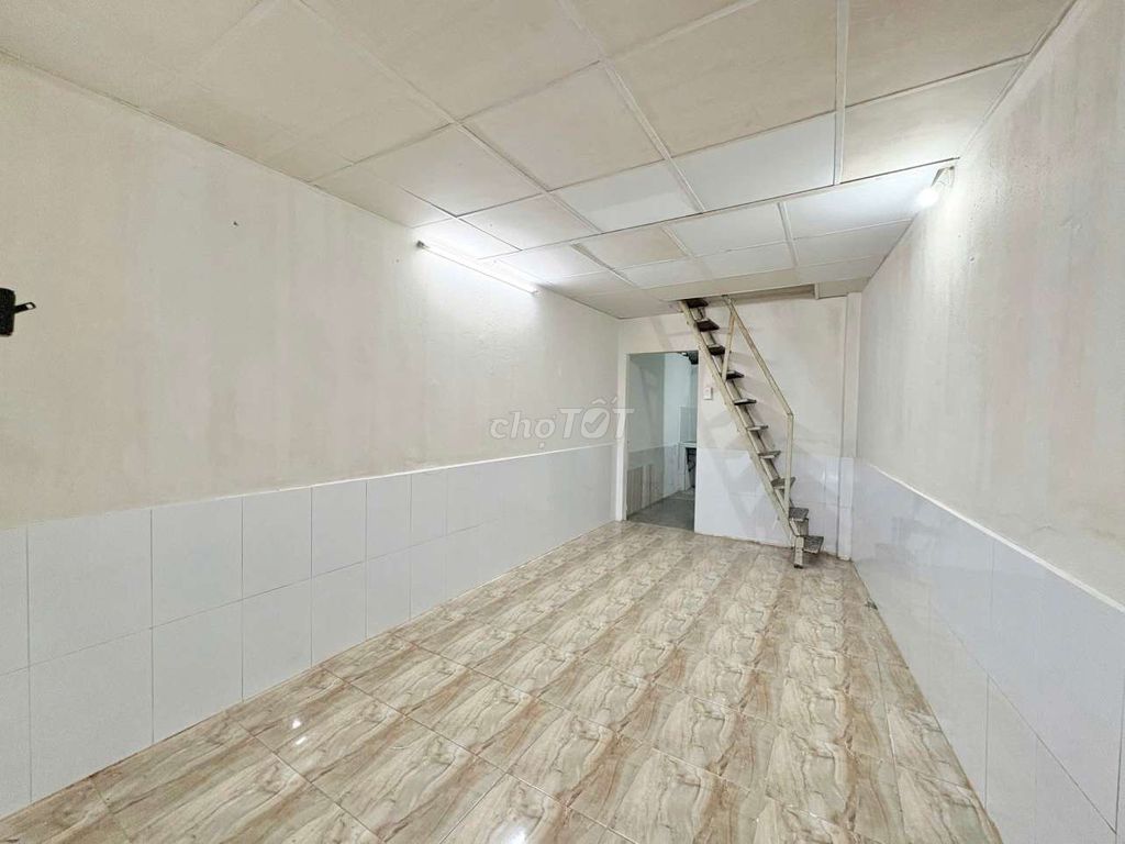 Phòng trọ có gác siêu rộng tại Nguyễn Trung Nguyệt, 35m² chỉ 3.2 triệu - Giờ giấc tự do!