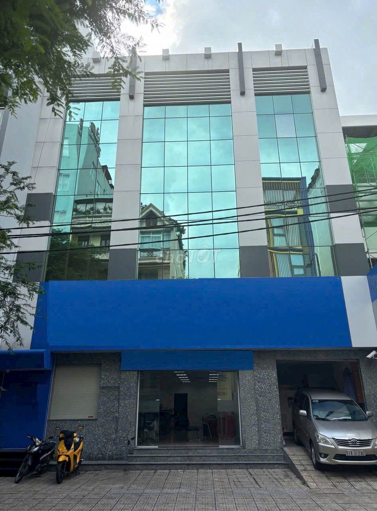 Nhà Mặt Tiền Đường Ngô Quyền, Quận 10, Diện tích 400m² - Giá Thuê Chỉ 115 Triệu/Tháng!