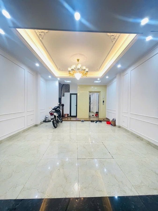 Nhà 7 tầng Tăng Thiết Giáp 40m² giá 14.7 tỷ - Kinh doanh kết hợp ở lý tưởng!