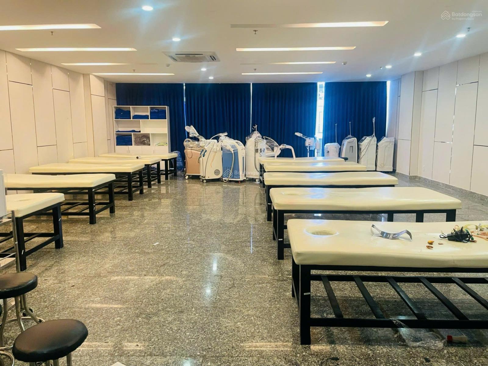 Cho thuê tòa nhà mặt tiền Trần Hưng Đạo 1000m² giá 200 triệu - Địa điểm lý tưởng cho doanh nghiệp!