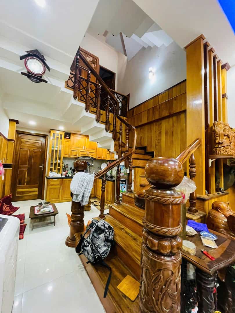 Nhà Đẹp 3 Tầng K408 Tôn Đản 50m² giá 3.9 tỷ - Nội thất gỗ sang trọng