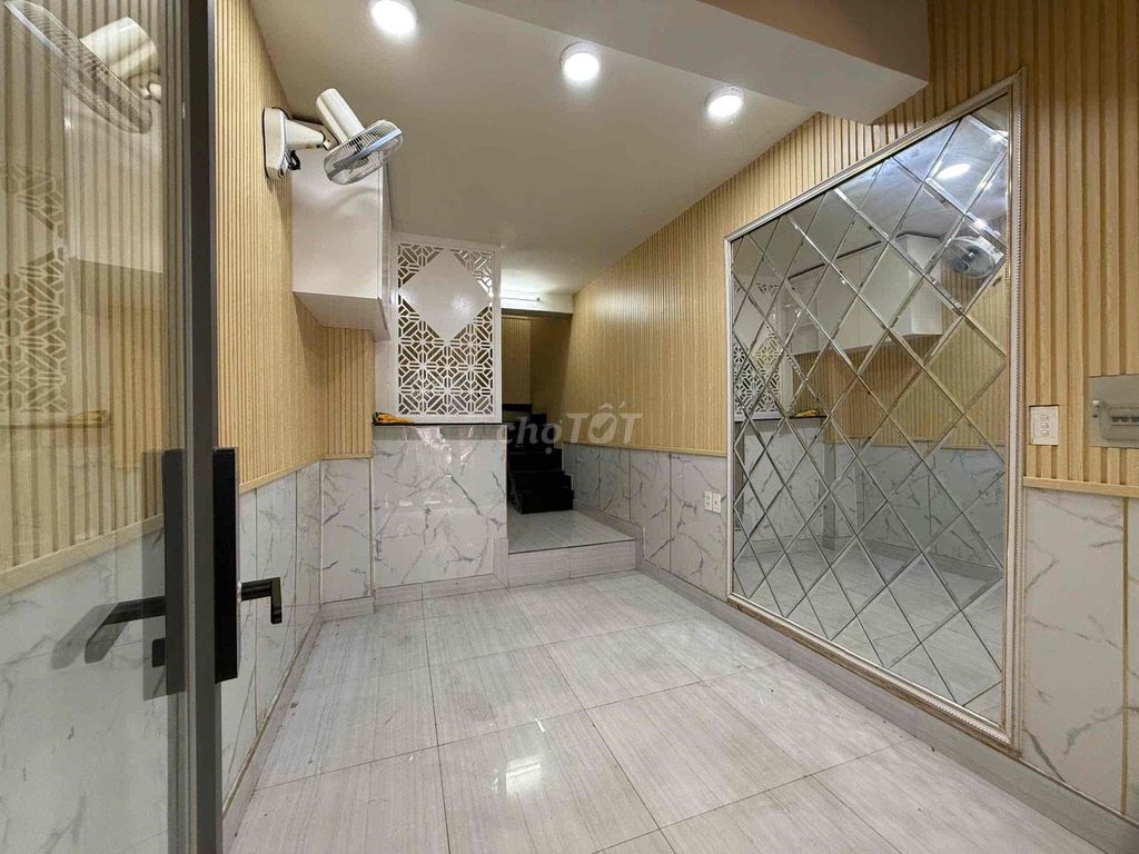 Nhà nguyên căn quận 10 36m² - Phù hợp ở gia đình hoặc làm văn phòng!