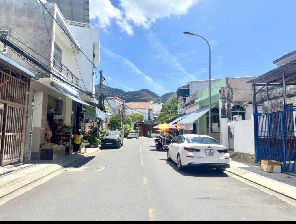 Đất nền Vĩnh Hải 100m² giá 5.2 tỷ - Vị trí đắc địa gần biển!