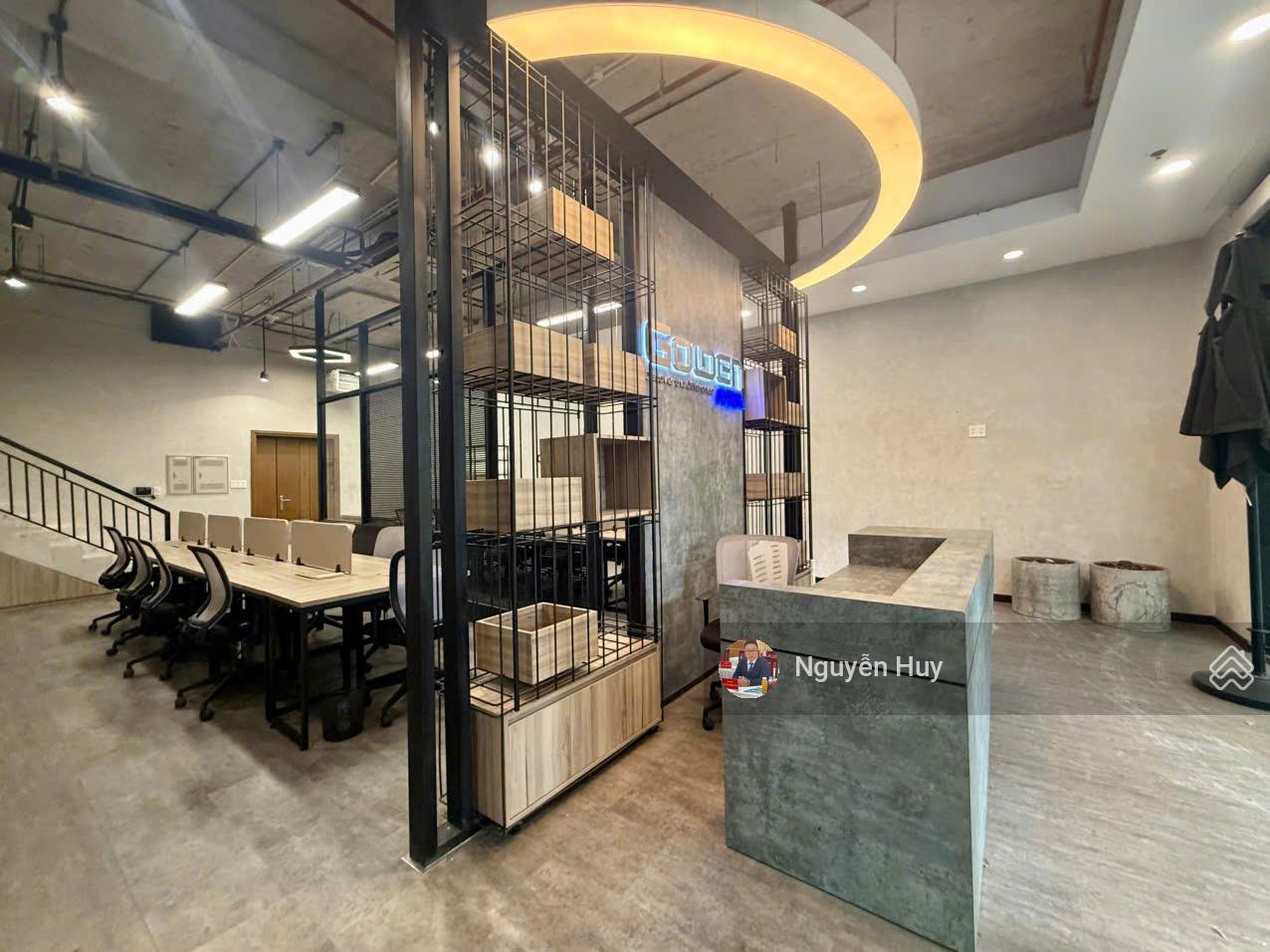 Cho thuê Shophouse khối đế Sarica Quận 2 - 280m² giá 135 triệu - Full nội thất, sẵn sàng vào làm việc!