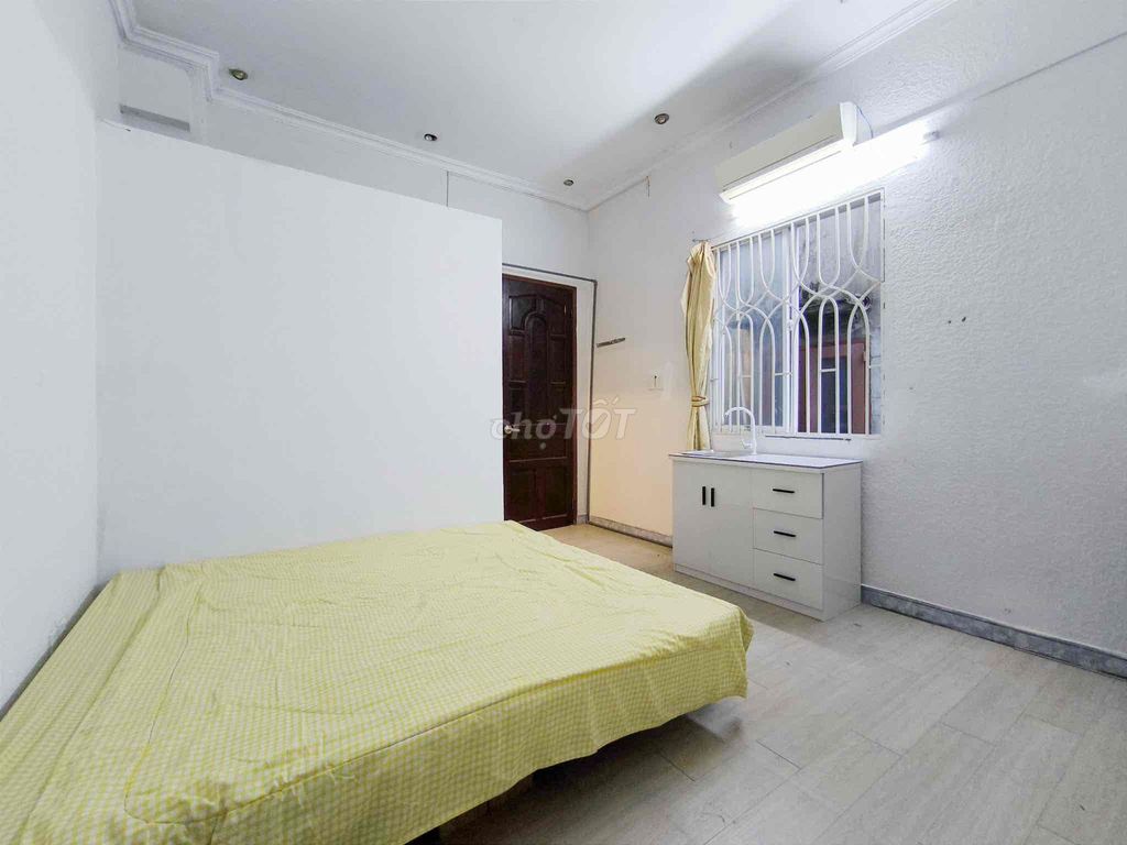 Phòng cho thuê tại Ni Sư Huỳnh Liên, Tân Bình, 28m² chỉ 3.8 triệu - Full nội thất tiện nghi!