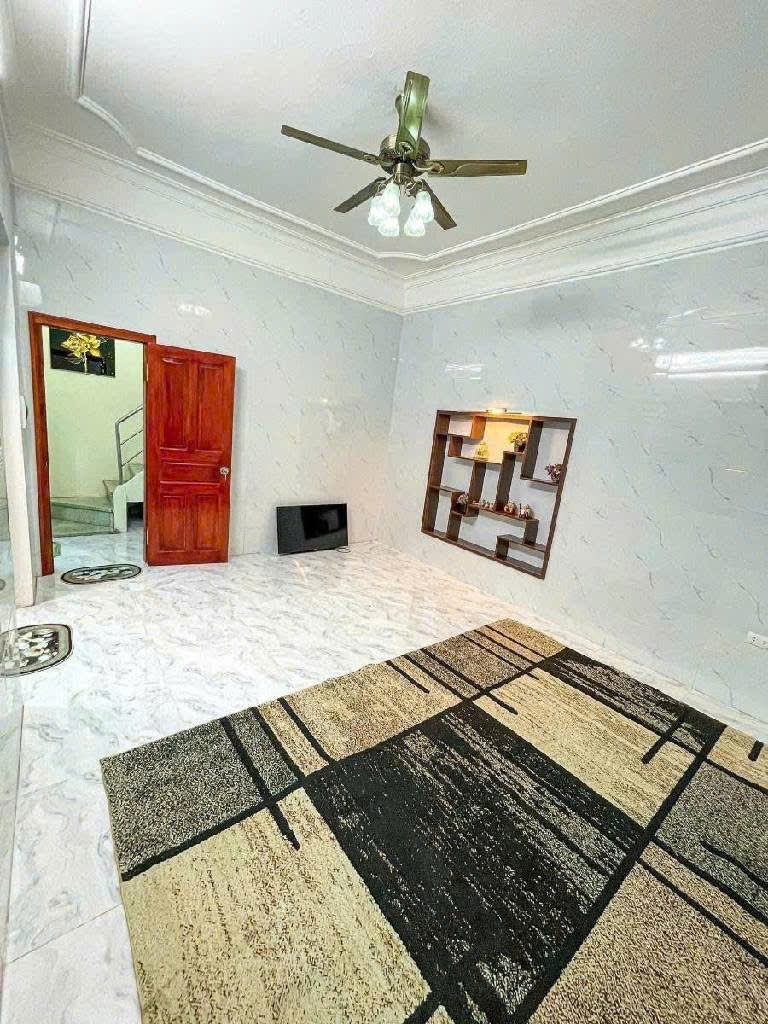 Nhà Hoàng Mai 43m² giá 8.3 tỷ - Thiết kế hiện đại, có sân để xe