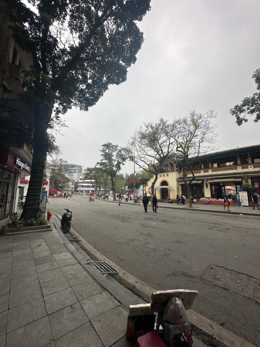 Căn hộ tập thể Lê Thái Tổ, Hàng Trống 100m² giá 16 tỷ - Đối diện Hồ Gươm!