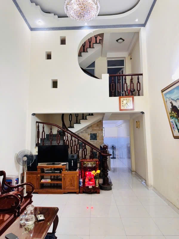 Nhà 4 tầng Phường 1, Quận 8, giá chỉ 6 tỷ - Gần cầu Nguyễn Văn Cừ, hẻm xe hơi