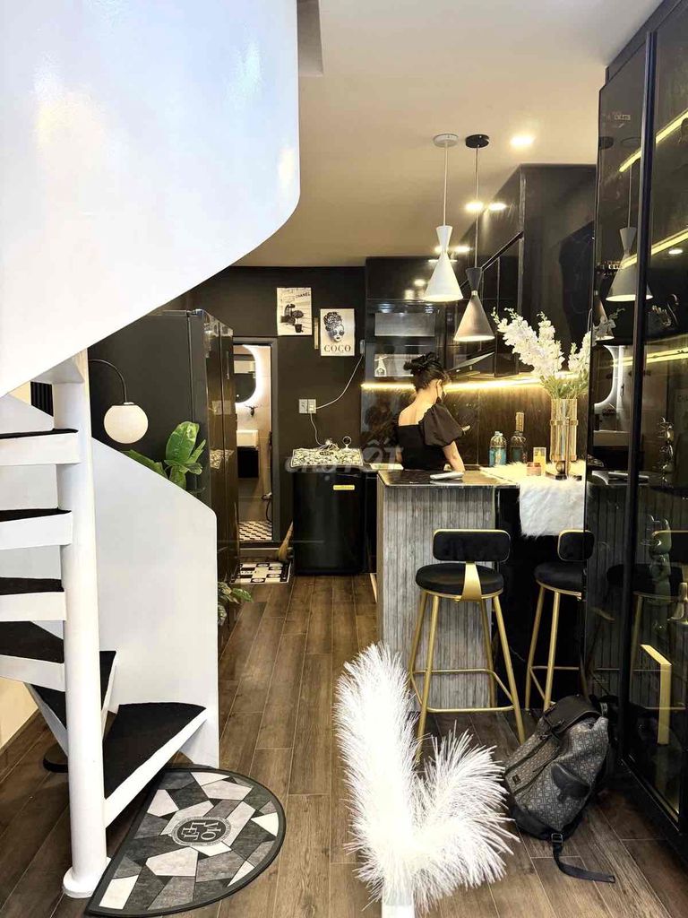 Nhà đẹp Bình Thạnh 24m² giá 3.7 tỷ - Full nội thất, sẵn sàng ở ngay!