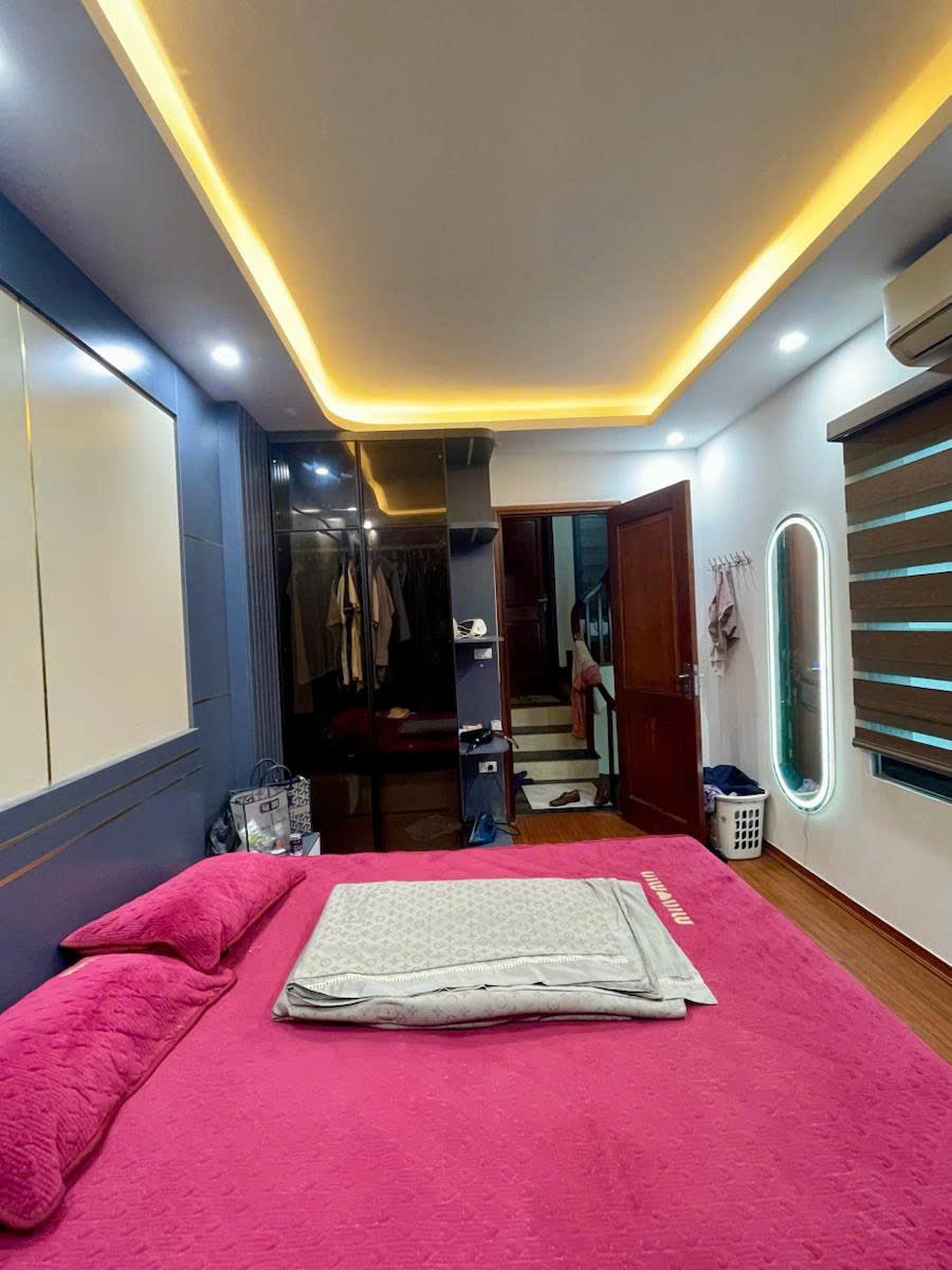 Bán tòa nhà văn phòng mặt phố Chợ Khâm Thiên 108m² giá 47 tỷ - Đầu tư sinh lời an toàn!