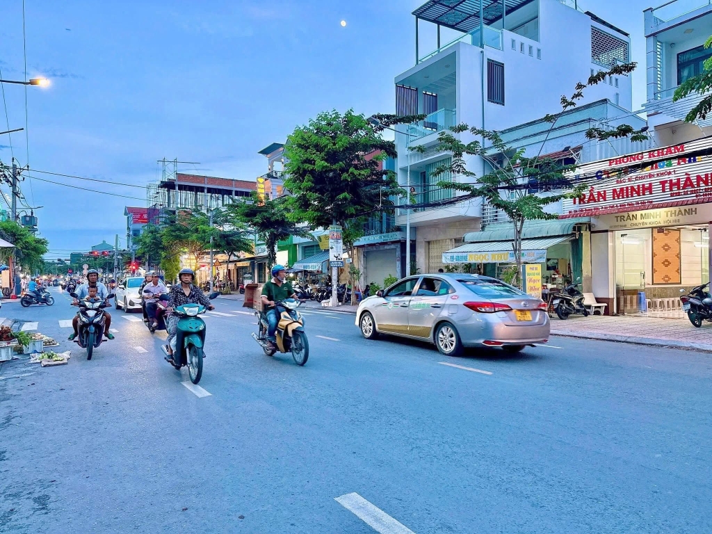 Nhà mặt tiền Trần Quang Diệu, Bình Thủy, 95m² giá 7,9 tỷ - Dòng tiền ổn định 12 triệu/tháng!