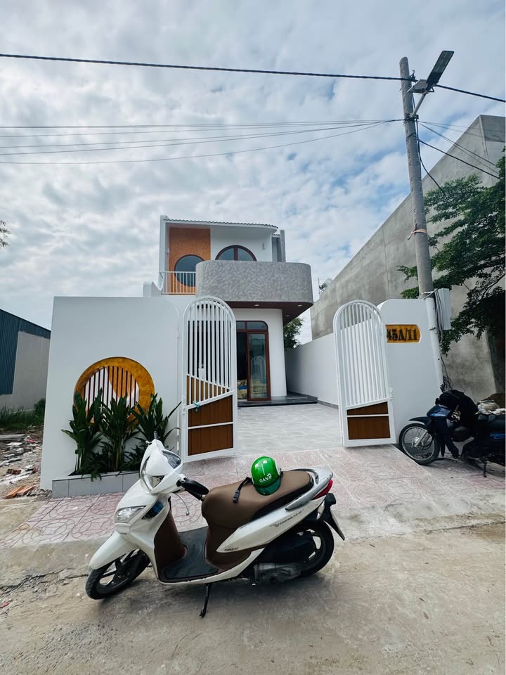 Nhà 1 Trệt 1 Lầu Tại Phường Tân Hạnh, Vĩnh Long 126m² Giá 2.69 Tỷ - Full Nội Thất