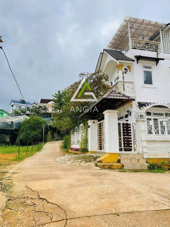 Bán đất tặng nhà 2 mặt hẻm ô tô đường Lý Nam Đế, Đà Lạt 200m² giá 7.9 tỷ - Cơ hội đầu tư tuyệt vời!