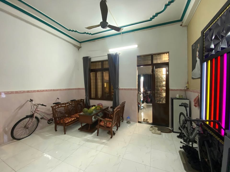 Nhà phố 1 trệt 1 lầu Lý Tự Trọng, Phường 7, Tuy Hòa - Giá chỉ 6.4 tỷ, thương lượng ngay!