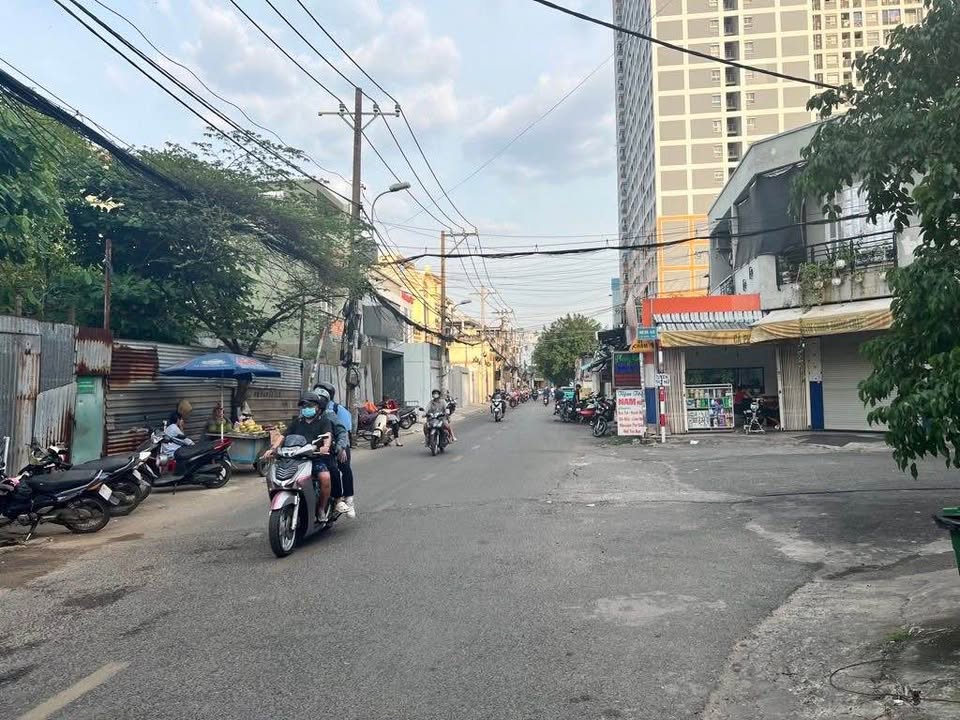 Nhà phố Tân Phú 97m² giá 13.5 tỷ - Đầu tư sinh lời ngay!