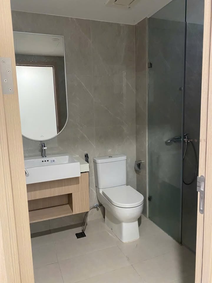 Căn hộ Tòa B Nguyễn Xiển 75m² giá 4.7 tỷ - Sổ đỏ chính chủ, view sân thể thao!