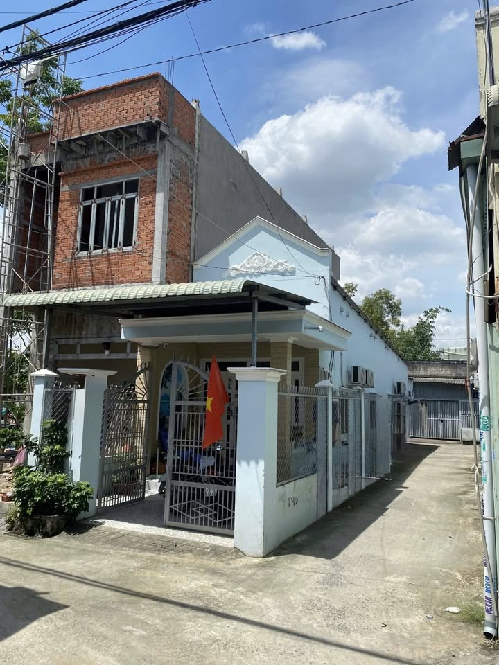 Nhà mặt tiền hẻm 5m đường số 10, Linh Xuân, 60m² giá 3.8 tỷ - Vị trí đắc địa, thuận tiện!