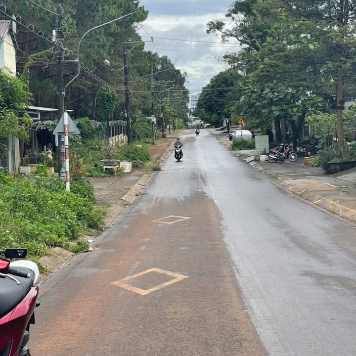 Dãy nhà trọ mặt tiền đường Võ Trung Thành, 275m², giá 2 tỷ - Cơ hội đầu tư tuyệt vời!