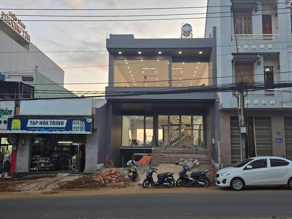 Cho thuê mặt tiền đường Hùng Vương, phường Pleiku, 255m² - Khu vực kinh doanh sầm uất!
