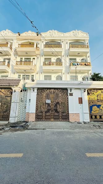 Nhà bán Hóc Môn 100m² giá 7.6 tỷ - Sổ hồng chính chủ, 5 phòng ngủ