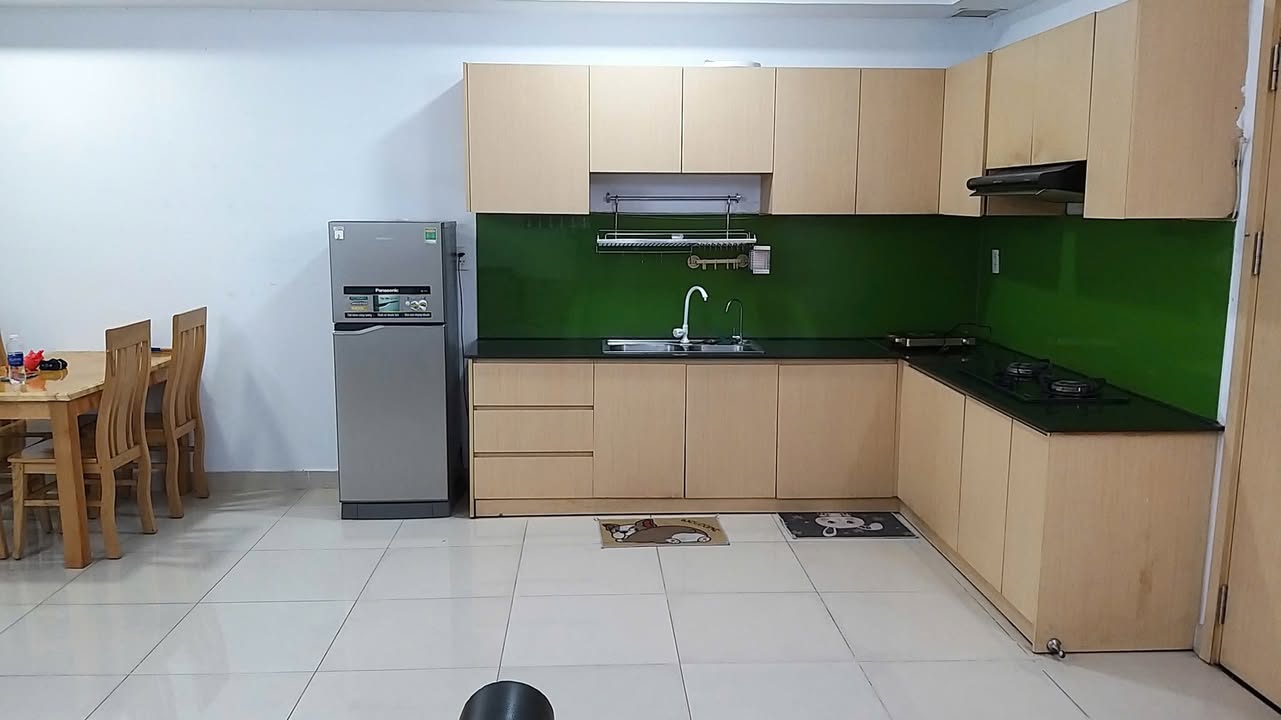 Căn hộ Oriental Plaza Tân Phú 84m² giá 12.5 triệu - Nội thất cơ bản, tiện ích đầy đủ!