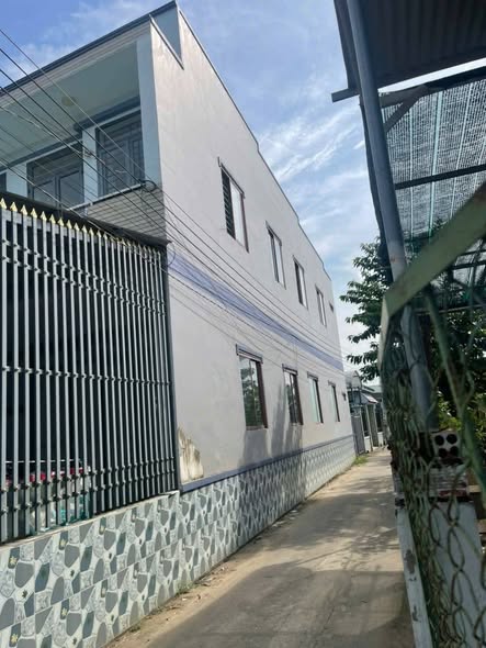 Nhà góc 2 mặt tiền 163m² xã Long Thành, Long An - Nhà mới 100%!