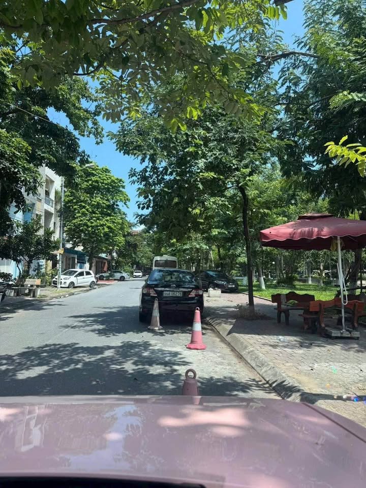 Nhà phố đẹp Võ Cường, Bắc Ninh 82m² giá 14 tỷ - Nhìn vườn hoa thoáng mát!