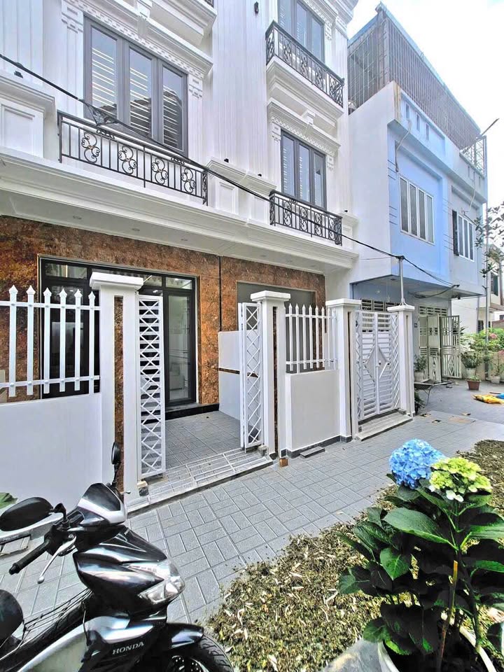 Nhà 4 tầng Phương Lưu, Hải An 50m² giá 3.499 tỷ - Sân cổng riêng, hiện đại!